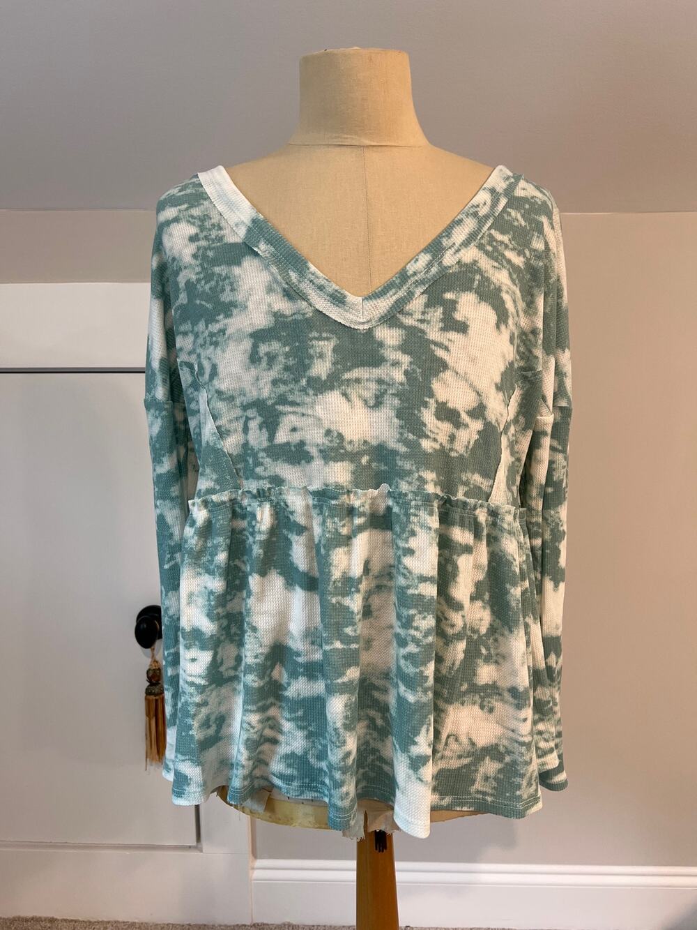 Peach Love Lane 201 Tye Dye Top SZ MED NWT